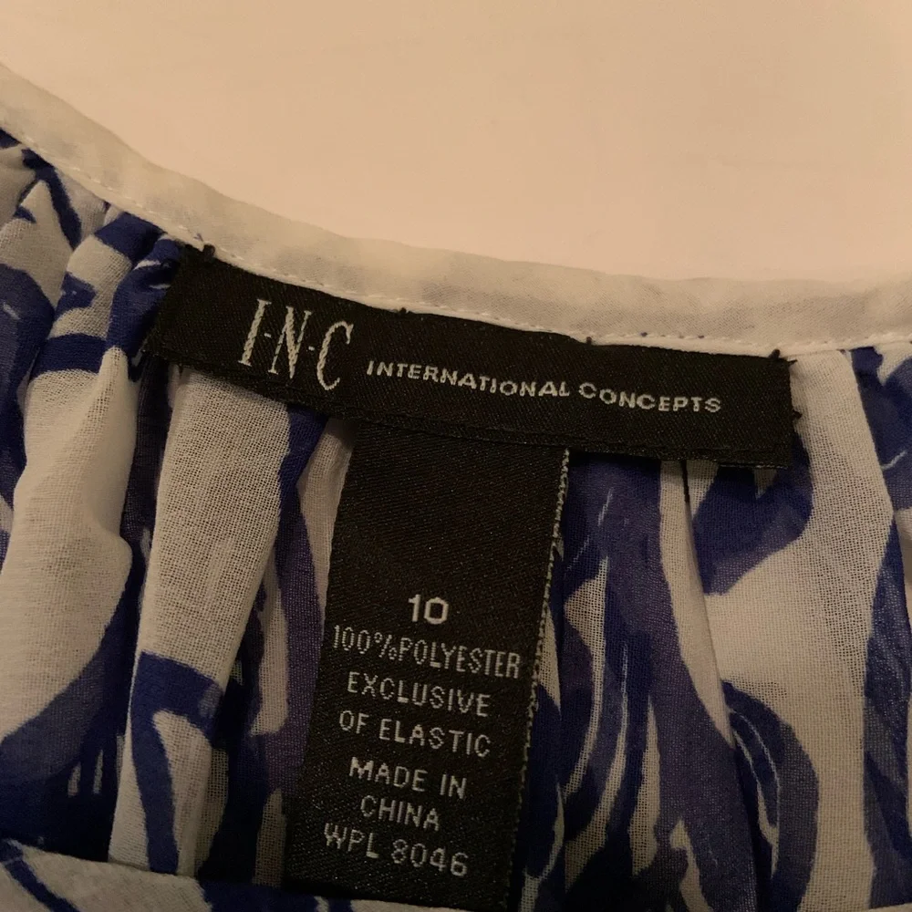 INC International Concepts White & Blue Flowy Blouse Pullover Size 10 Oversized - Picture 6 of 9